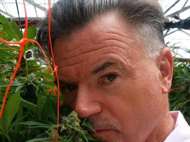 Ο Αυστραλός που θέλει να βάλει τον Κλούνεϊ να διαφημίζει μαριχουάνα