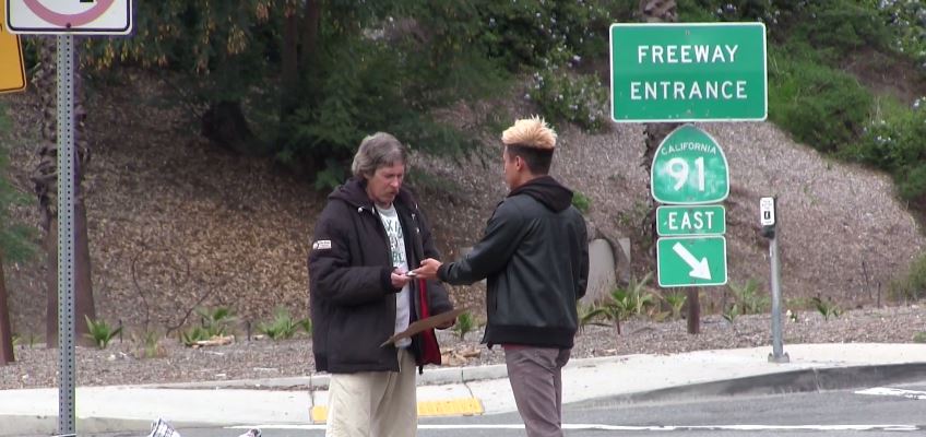 Πως ξοδεύει 100 $ ένας άστεγος – ΒΙΝΤΕΟ