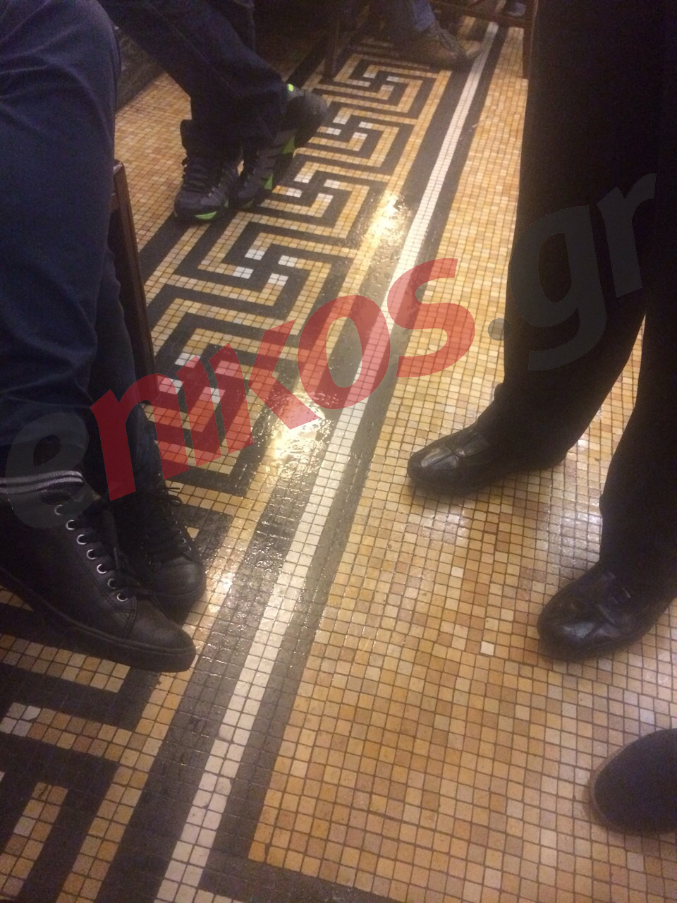 Στάζει η οροφή της Βουλής – ΦΩΤΟ