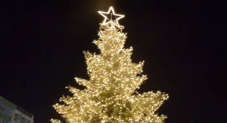 “Μύρισε” Χριστούγεννα στη Λαμία – ΒΙΝΤΕΟ-ΦΩΤΟ