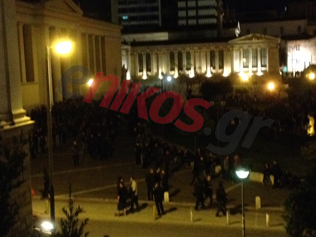 ΤΩΡΑ-ΦΩΤΟ-Συγκέντρωση στα Προπύλαια για τον Γρηγορόπουλο