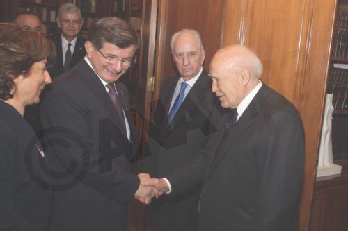 Οι φωτογραφίες Παπούλια-Νταβούτογλου μέσα στο Προεδρικό Μέγαρο