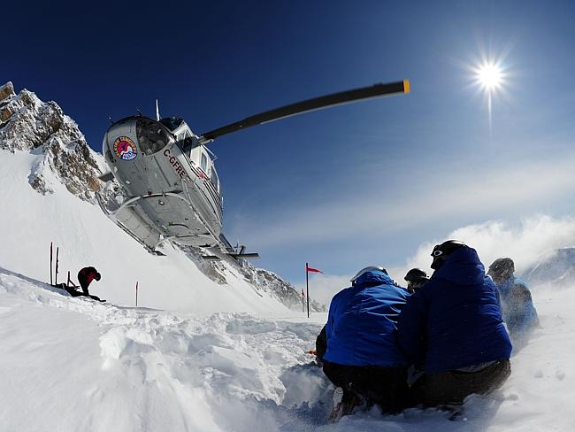 Ένας νεκρός από το χιονιά που σαρώνει τις Άλπεις