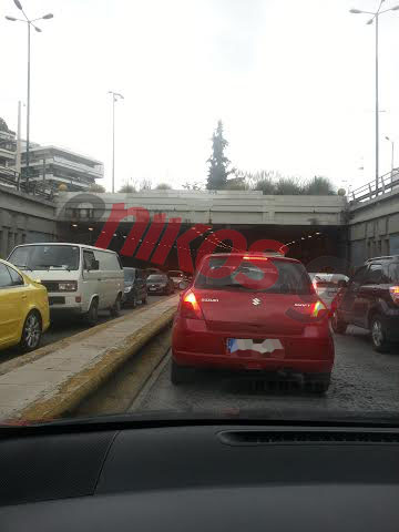 ΤΩΡΑ-ΦΩΤΟ-Κυκλοφοριακό χάος στην Κηφισίας – Κλειστό το ρεύμα καθόδου