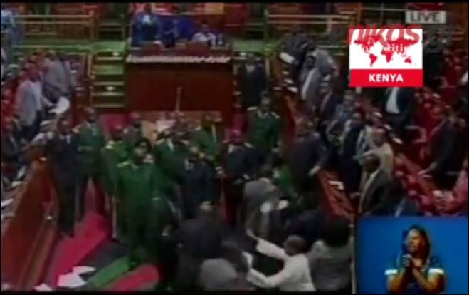 Ξύλο στο κοινοβούλιο της Κένυας- ΒΙΝΤΕΟ