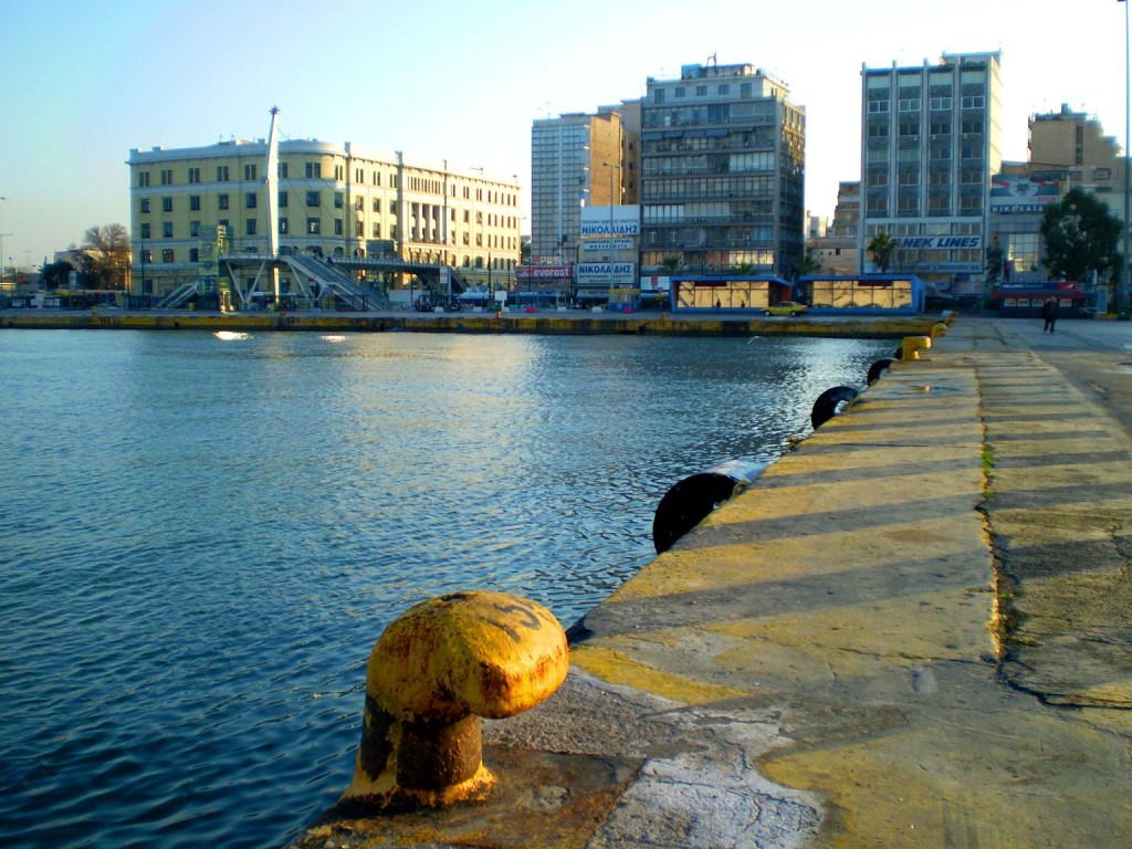 Το καλάσνικοφ στο λιμάνι του Πειραιά