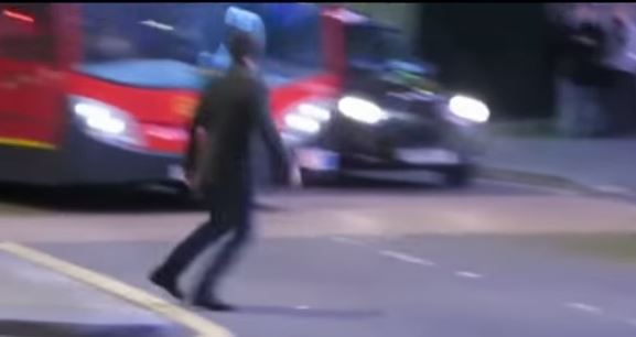 ΒΙΝΤΕΟ-Ο Tom Cruise κινδύνεψε από λεωφορείο