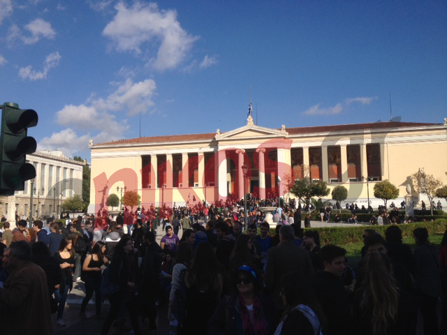 ΦΩΤΟ-ΤΩΡΑ-Κορυφώνεται η προσέλευση των διαδηλωτών