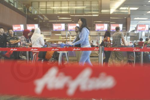 Air Asia: Ο πιλότος είχε ζητήσει να αποκλίνει από την πορεία πτήσης