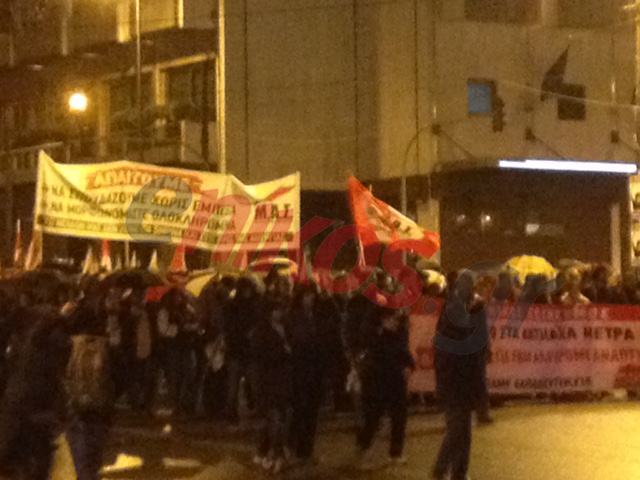 ΤΩΡΑ-ΦΩΤΟ-Η συγκέντρωση του ΠΑΜΕ στο Σύνταγμα