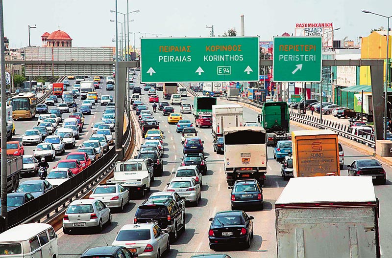 Ταξί αναποδογύρισε στον Κηφισό