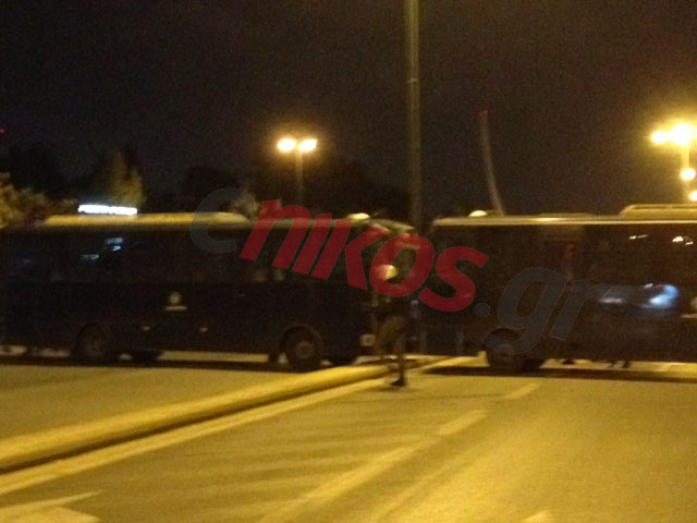 ΤΩΡΑ-ΦΩΤΟ-Κλούβες των ΜΑΤ στη Μεσογείων