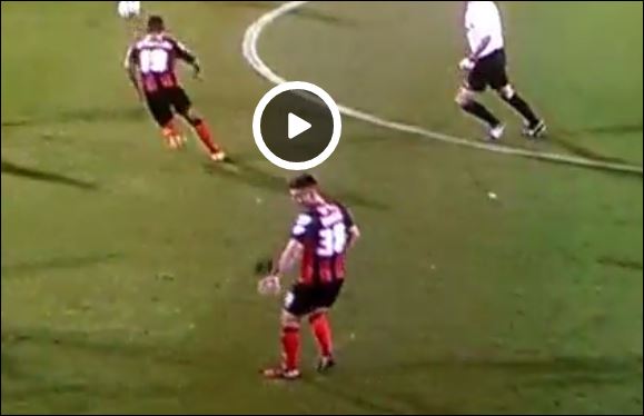 Έκανε… πάσα και του έπεσε η περούκα – ΒΙΝΤΕΟ