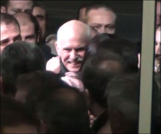 Θερμή υποδοχή στον Παπανδρέου – ΒΙΝΤΕΟ