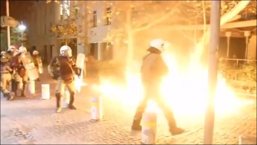 Το ΒΙΝΤΕΟ από τα επεισόδια που κάνει τον γύρο του κόσμου