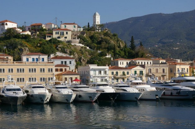 Sos εκπέμπει ο Πόρος- Τεράστιες οι ζημιές από πλημμύρες