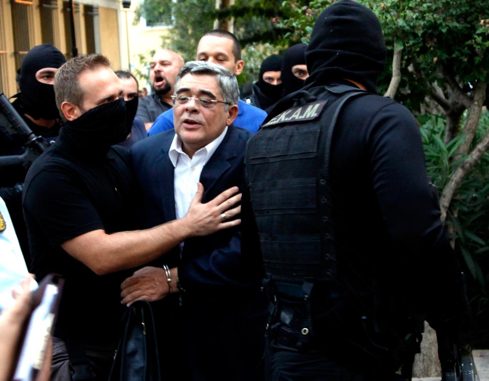 Στη Βουλή συνοδεία αστυνομικών οι προφυλακισμένοι της Χρυσής Αυγής