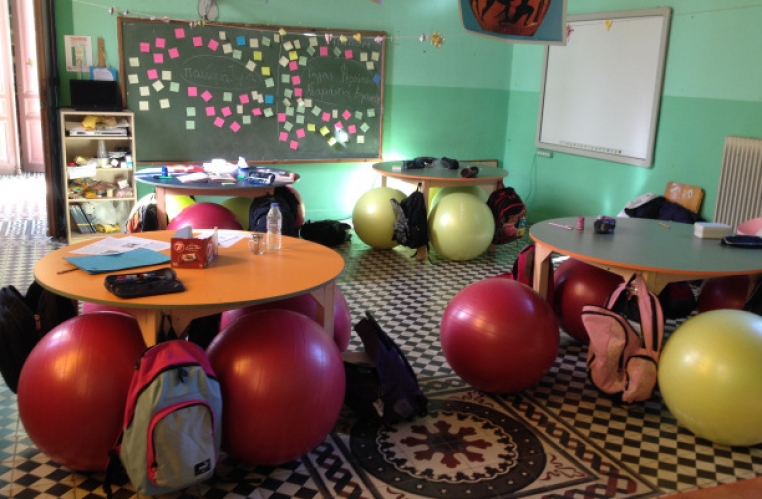 ΦΩΤΟ-Τέρμα οι καρέκλες-Οι μαθητές θα κάθονται σε μπάλες