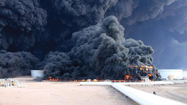 Αμερικανική βοήθεια στις πυρκαγιές των δεξαμενών πετρελαίου στο Ες Σίντερ