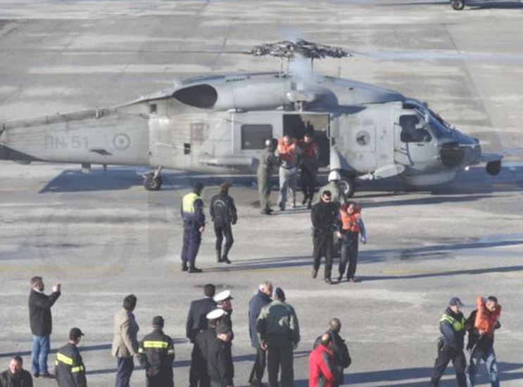Τα ελληνικά ελικόπτερα με τους διασωθέντες στην Κέρκυρα – ΦΩΤΟ