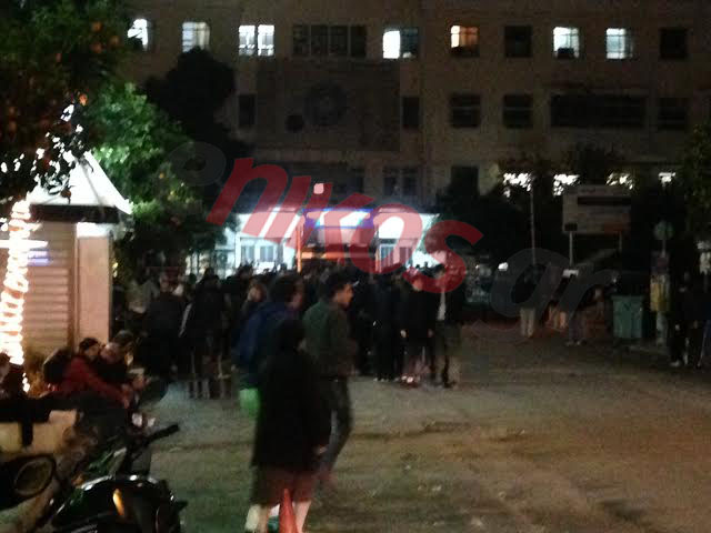 ΤΩΡΑ-ΦΩΤΟ από την συγκέντρωση έξω από το Τζάνειο