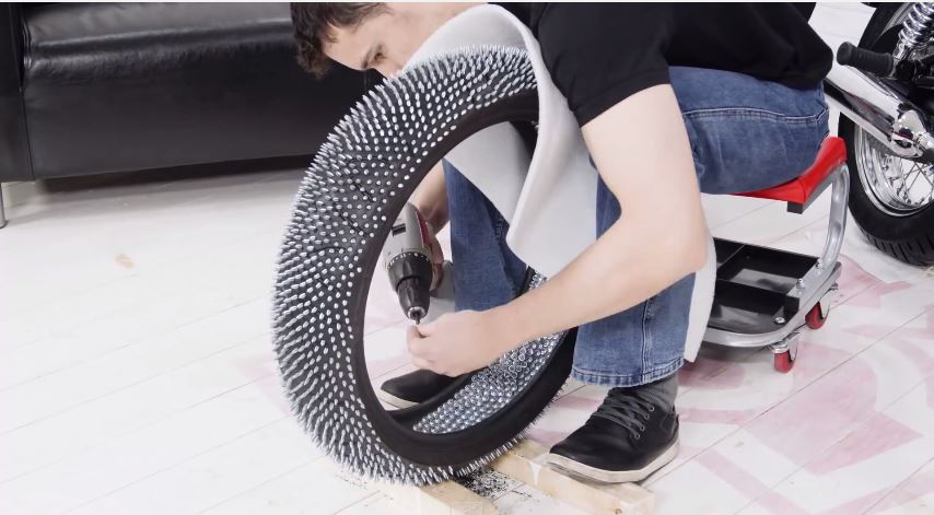 Πώς να φτιάξεις το δικό σου… χιονολάστιχο – ΒΙΝΤΕΟ