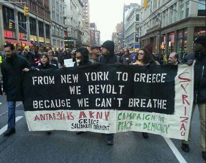 Τα πανό των Ελλήνων στην πορεία της Νέας Υόρκης – ΦΩΤΟ