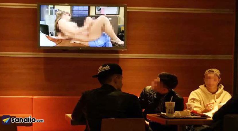 ΒΙΝΤΕΟ-Πήγαν για μπέργκερ και είδαν πορνό στην ΤV του καταστήματος