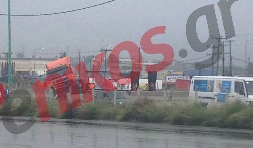 Ντεραπάρισε νταλίκα στο σημείο της φονικής καραμπόλας – ΦΩΤΟ