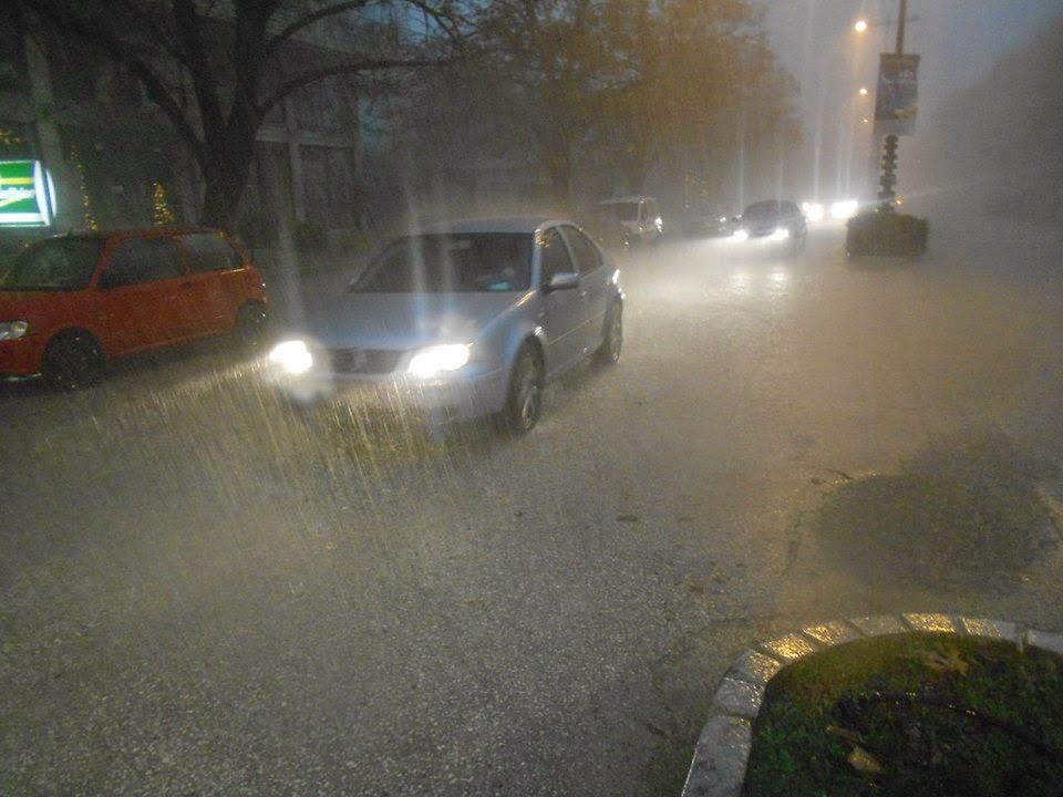 ΤΩΡΑ-ΦΩΤΟ-Έντονη βροχόπτωση στα Γιάννενα