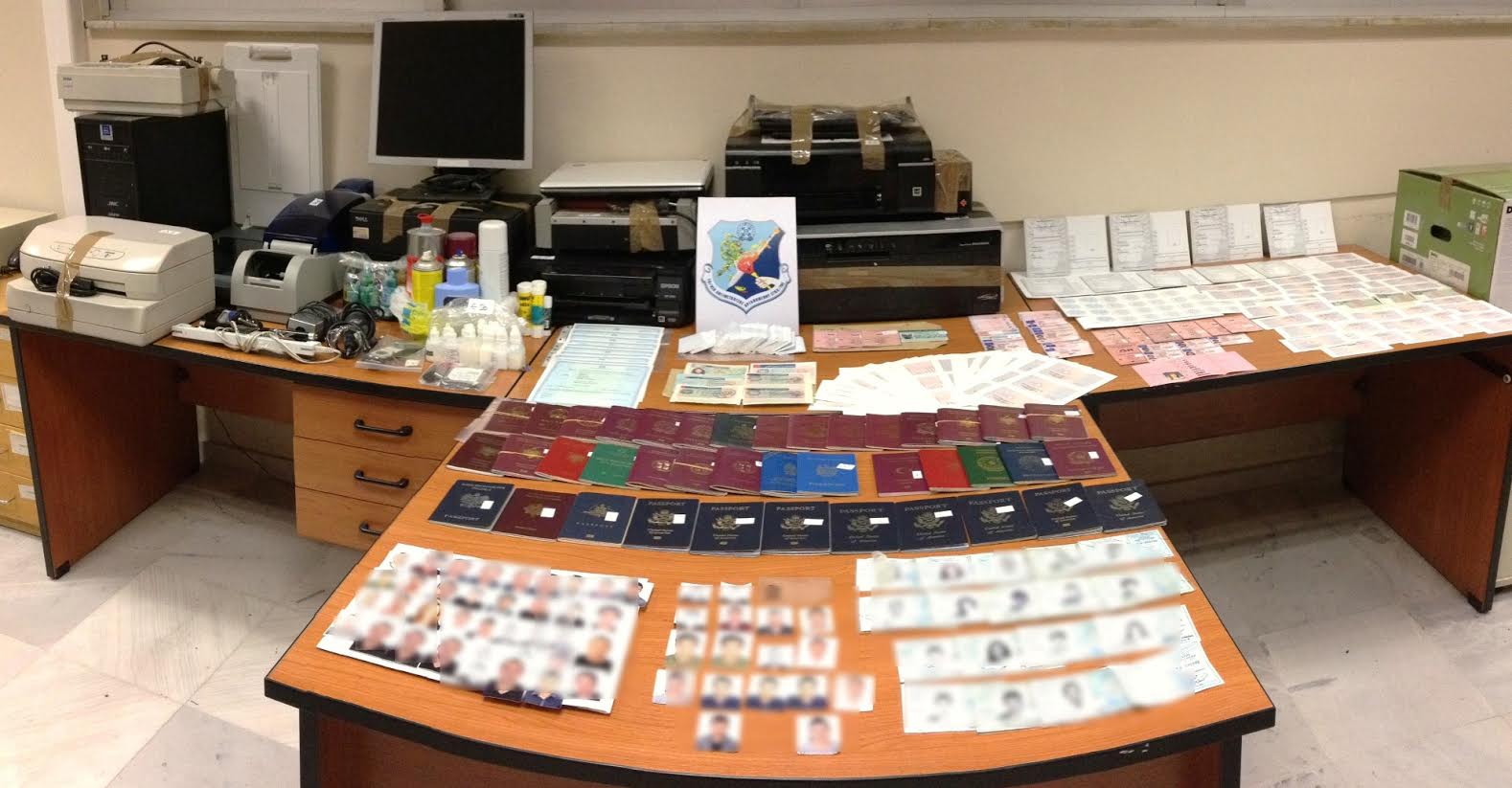 Εγκληματική οργάνωση με δύο παραρτήματα πλαστογραφούσε διαβατήρια