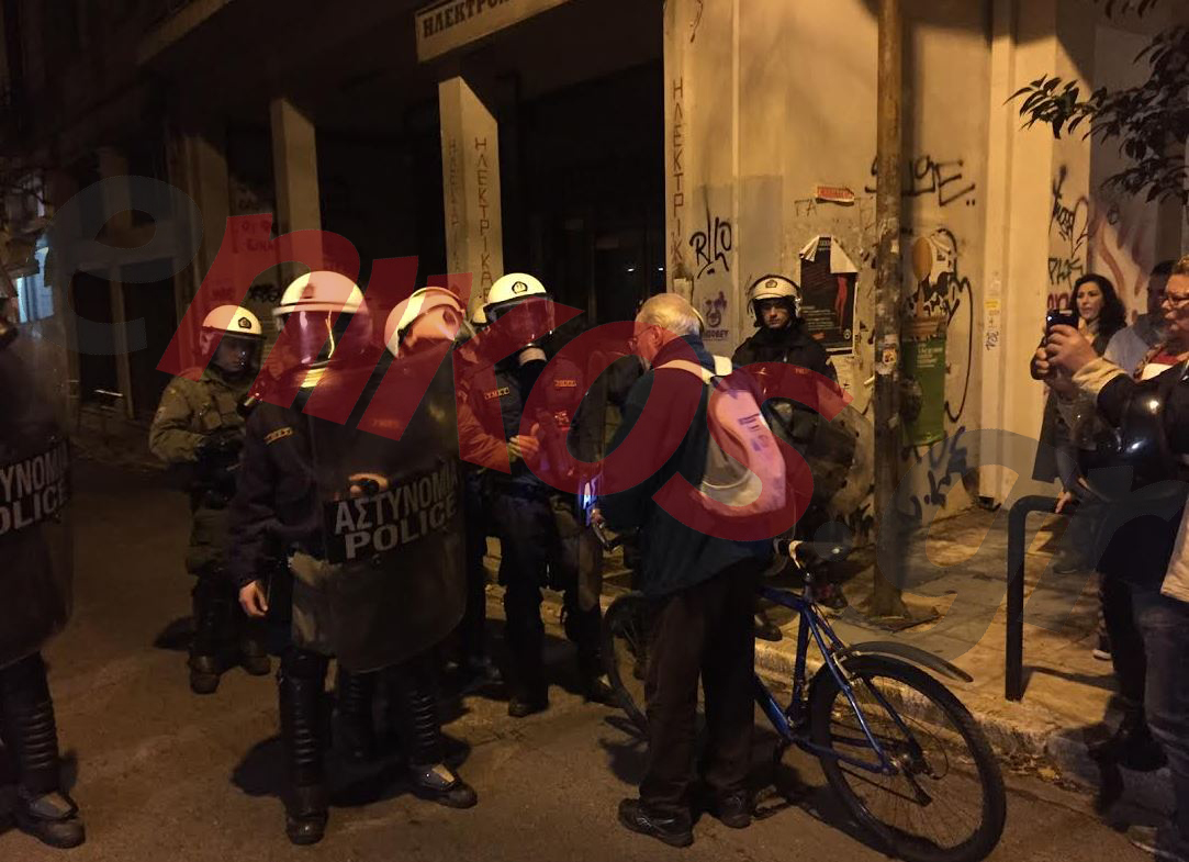 ΦΩΤΟ-Αποκλεισμένοι οι κάτοικοι των Εξαρχείων