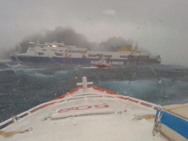 Τα σκάφη της ιταλικής ακτοφυλακής προσεγγίζουν το Norman Atlantic – ΦΩΤΟ