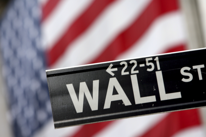 Πάνω από 1% απώλειες η Wall Street