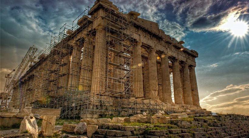 Spiegel: Η ασθενής Ελλάδα παίρνει μόνη της εξιτήριο