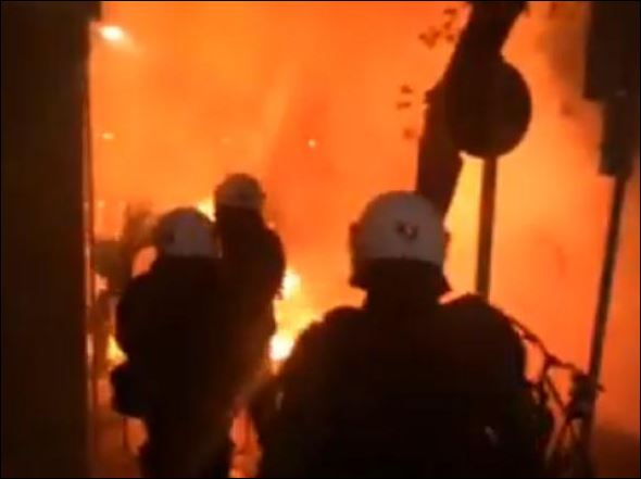 ΤΩΡΑ-ΒΙΝΤΕΟ-Μάχη σώμα με σώμα στη Θεσσαλονίκη