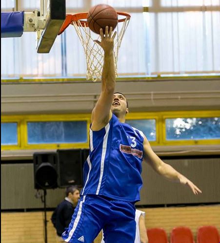 Γιατί ο Κικίλιας φόρεσε πάλι τη φανέλα του μπάσκετ – ΦΩΤΟ