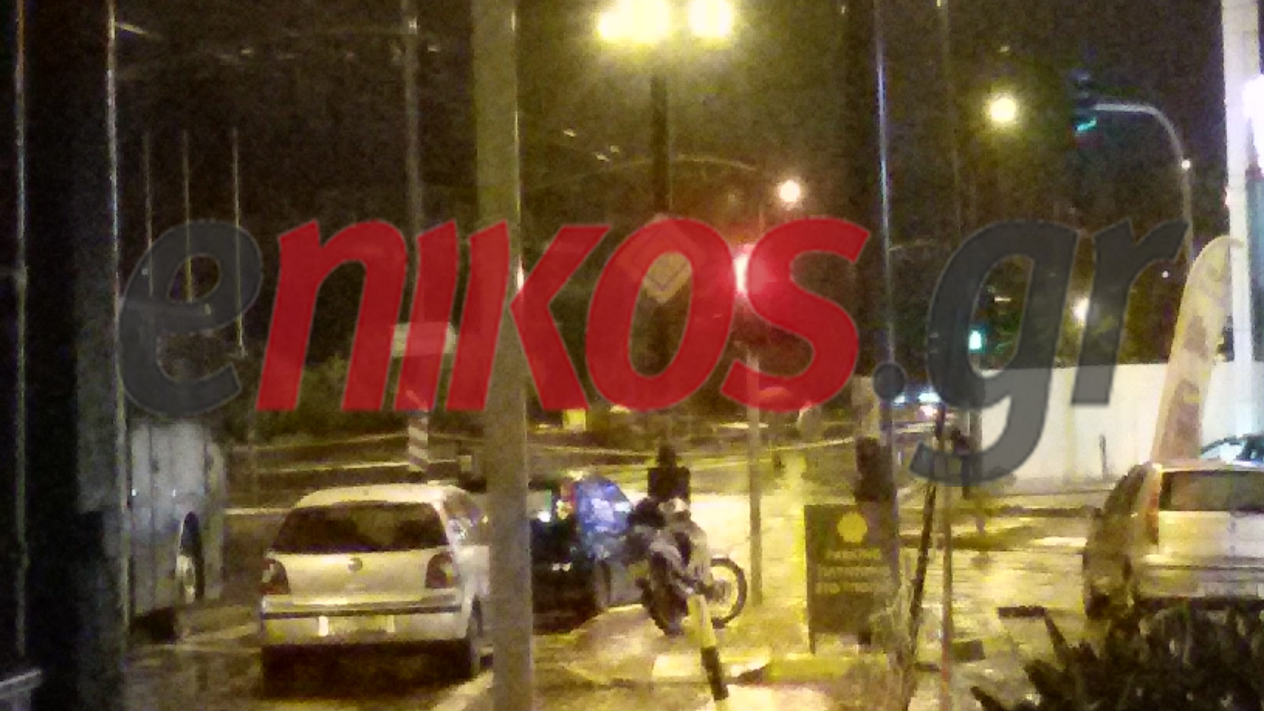 Άνδρες του εγκληματολογικού ερευνούν έξω από την Πρεσβεία του Ισραήλ-ΤΩΡΑ-ΦΩΤΟ