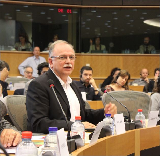 Παπαδημούλης στον Γιούνκερ: Χρειάζεται μία στροφή στην πολιτική