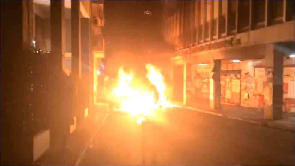 Τώρα-Επεισόδια έξω από το Πολυτεχνείο