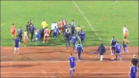 ΒΙΝΤΕΟ-“Ξύλο” στον αγώνα νέων του Ολυμπιακού με την Καλλονή