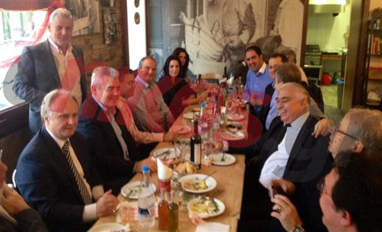 Για τσικουδιά ο Καραμανλής στη Ραφήνα-Δείτε τις φωτογραφίες