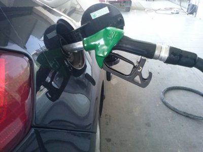 Βενζινοπώλες: Η φορολογία φταίει για τα ακριβά καύσιμα