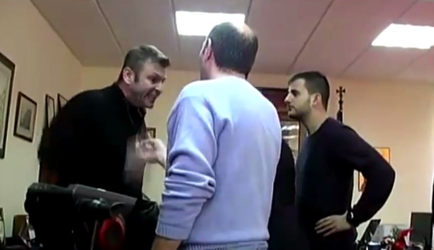 Επεισόδιο μεταξύ Γκλέτσου και στελεχών του ΣΥΡΙΖΑ – ΒΙΝΤΕΟ