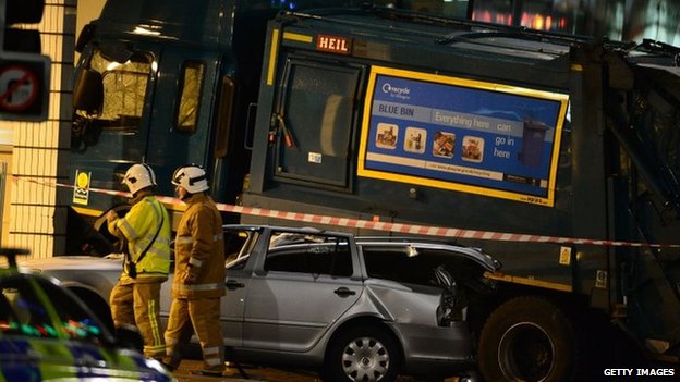 Βρετανία-6 νεκροί και 8 τραυματίες από το απορριμματοφόρο που έπεσε πάνω σε πεζούς – ΦΩΤΟ