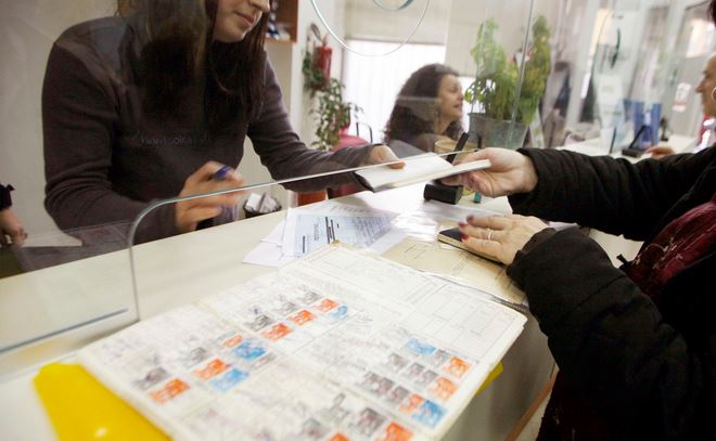 Τα «παράθυρα» για να βγείτε στη σύνταξη από τα 55 ως τα 60