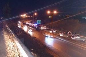 Ουρές χιλιομέτρων λόγω της καραμπόλας στο Σχηματάρι – ΦΩΤΟ