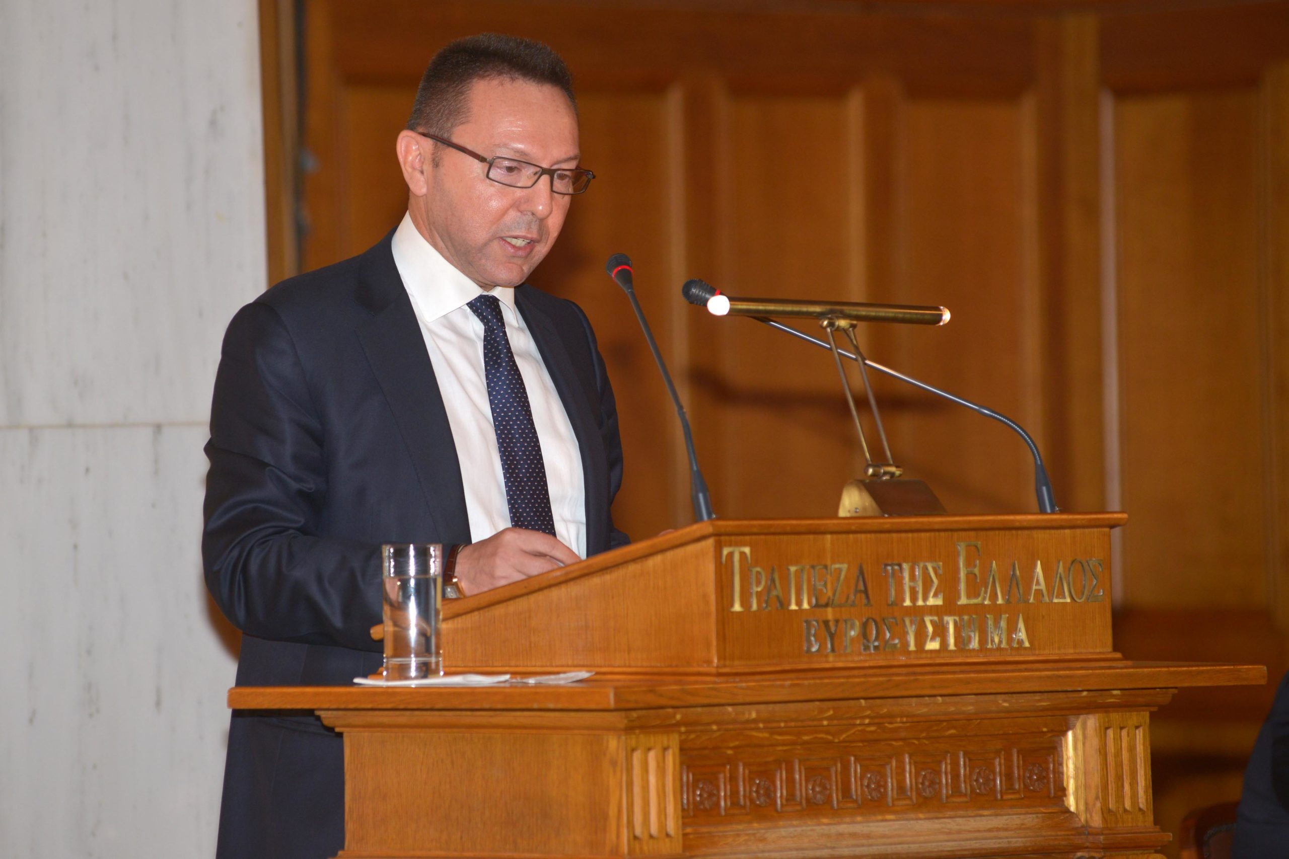 Άναψαν φωτιές οι δηλώσεις Στουρνάρα