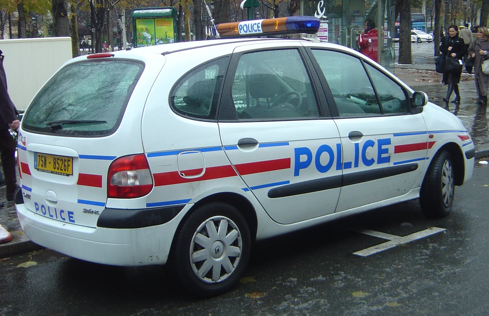 Σοκ στο Παρίσι από την εισβολή ενόπλων στο διαμέρισμα ενός ζευγαριού