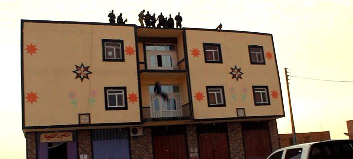 ΣΟΚ-ΦΩΤΟ-Τζιχαντιστές πετούν ομοφυλόφιλο από ταράτσα